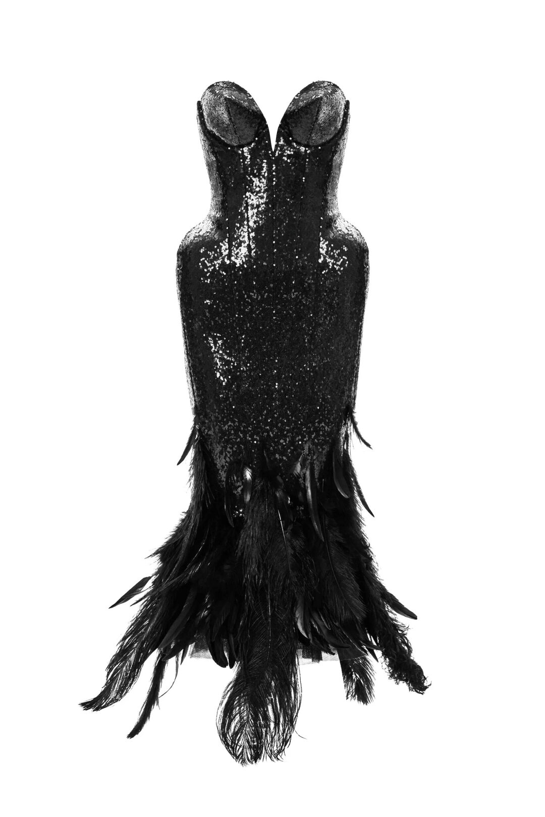 Наш праздничный фаворит — сверкающее ар-деко-платье в перьях и пайетках Ranevsky, которое петербургский кутюрье- вундеркинд Кирилл Раневский