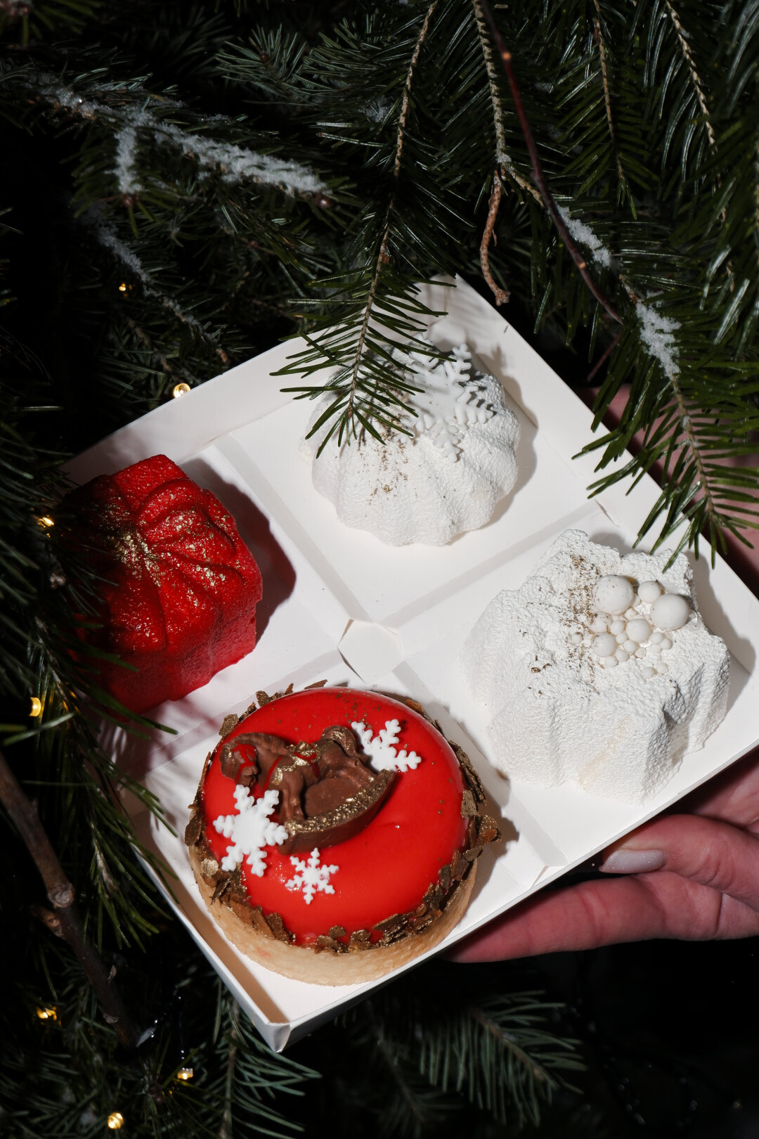 В новогоднюю коллекцию вошло много десертов и пирожных