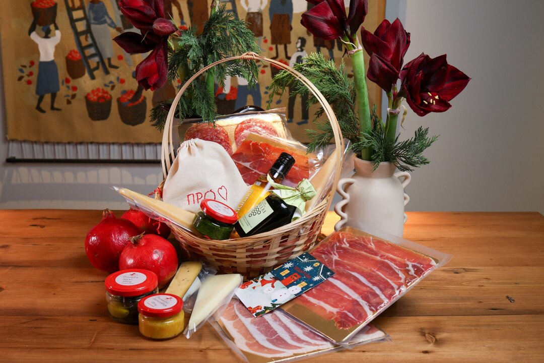 «Прошуттерия» Дарите колбасу и останетесь в глазах своих друзей приятным человеком! «Прошуттерия» собрала идеальный подарок — набор с итальянскими