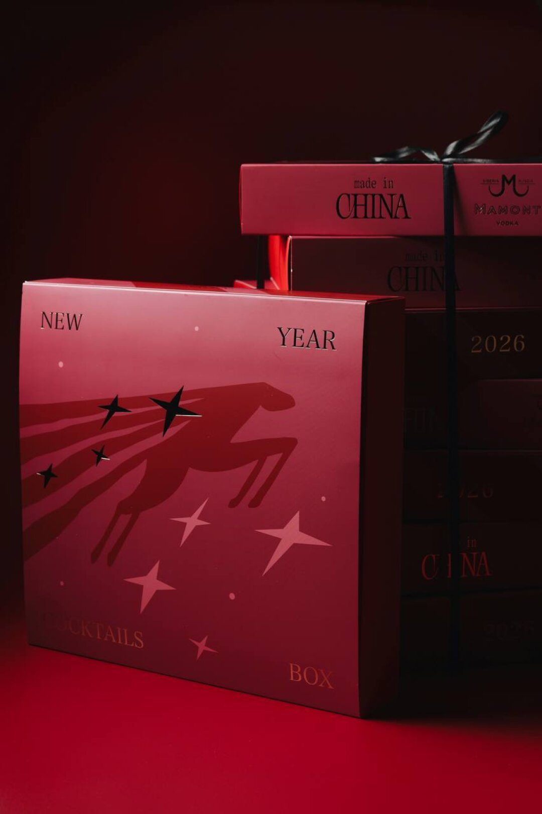 Made in China Встречайте коктейльный адвент-календарь, посвященный символу грядущего года — красной огненной лошади. Внутри — коллекция из десяти