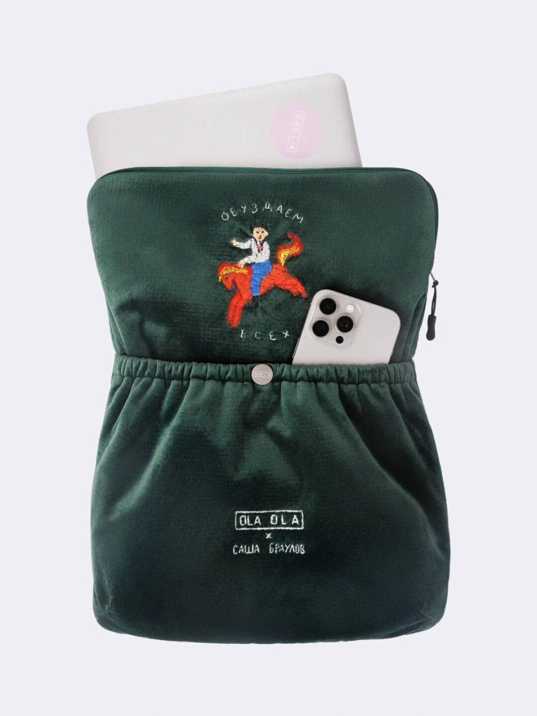 Чехол для ноутбука Ola Ola x Саша Браулов, 14 500 руб.