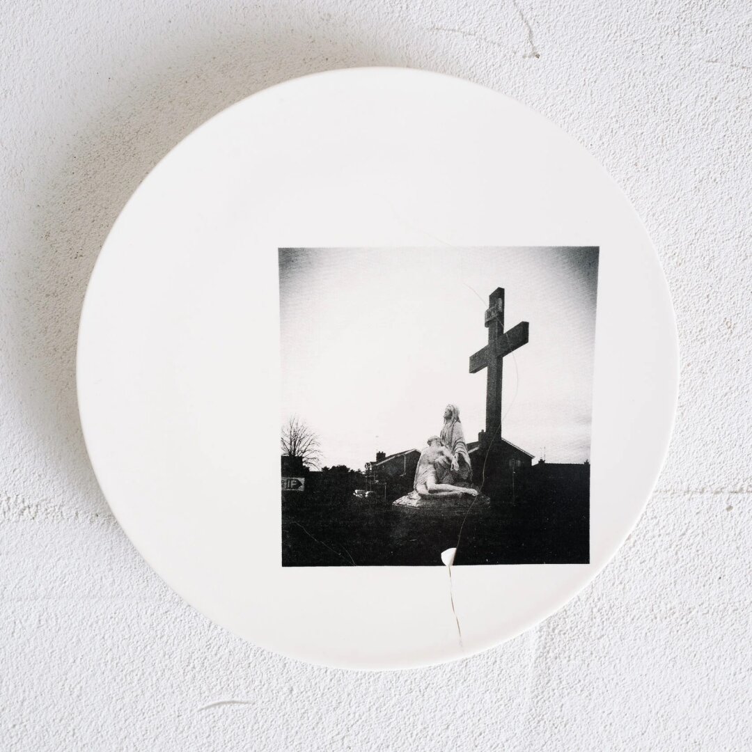 Saro Прозоглашаем тарелки лучшим подарком. Особенно, если она из коллаборации фотографа Яны Давыдовой и ресторана Saro. Драматичные готические соборы