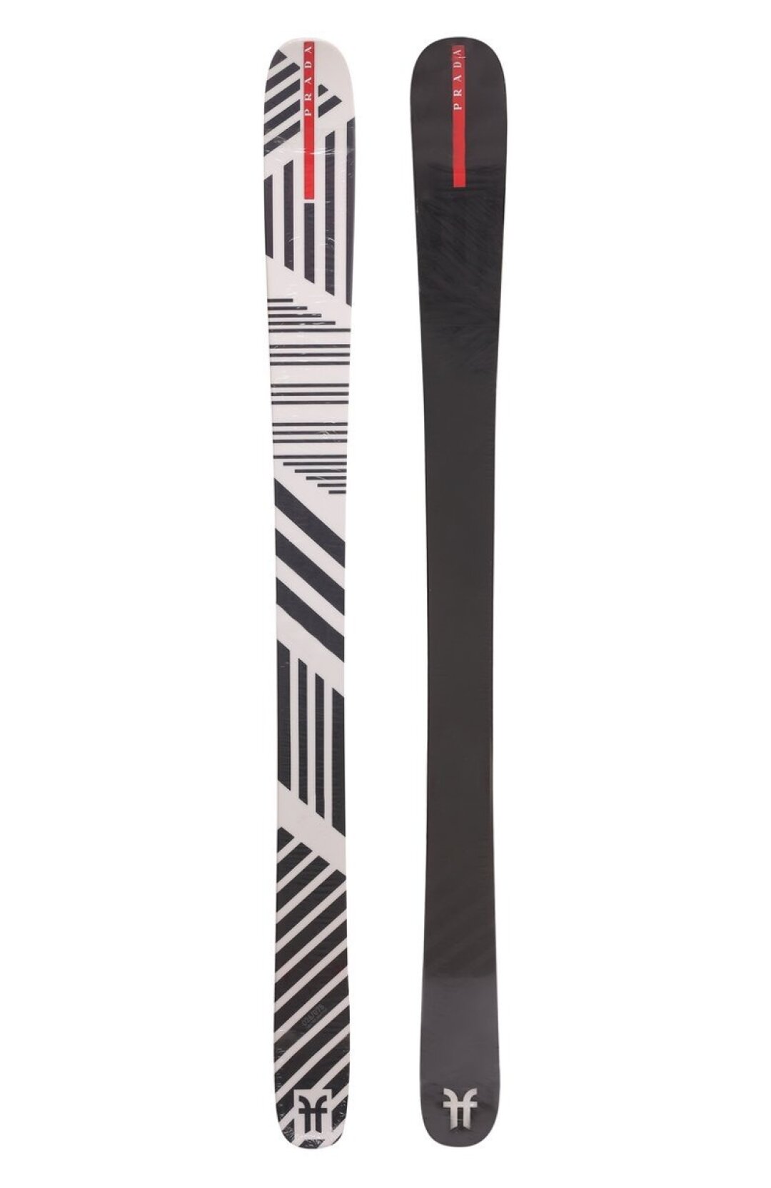 Лыжи Prada, ДЛТ, 310 000 руб.