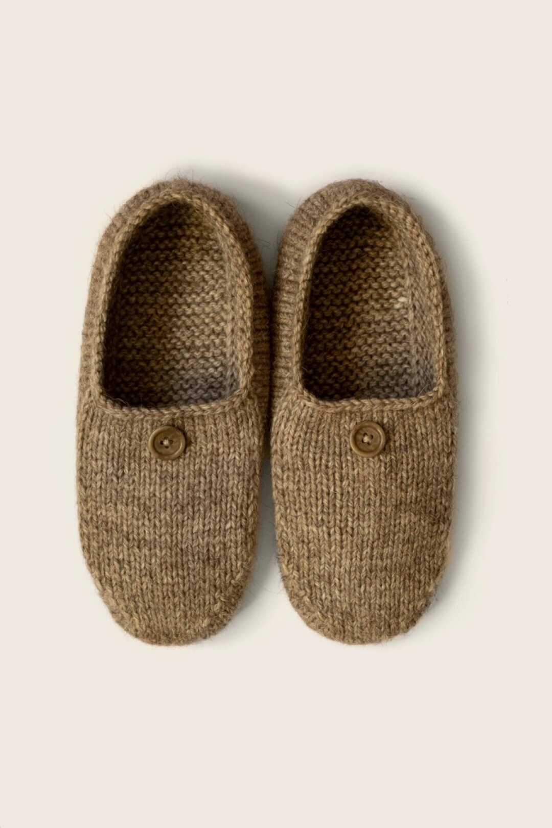 Тапки-следки thngs, 45 000 руб.