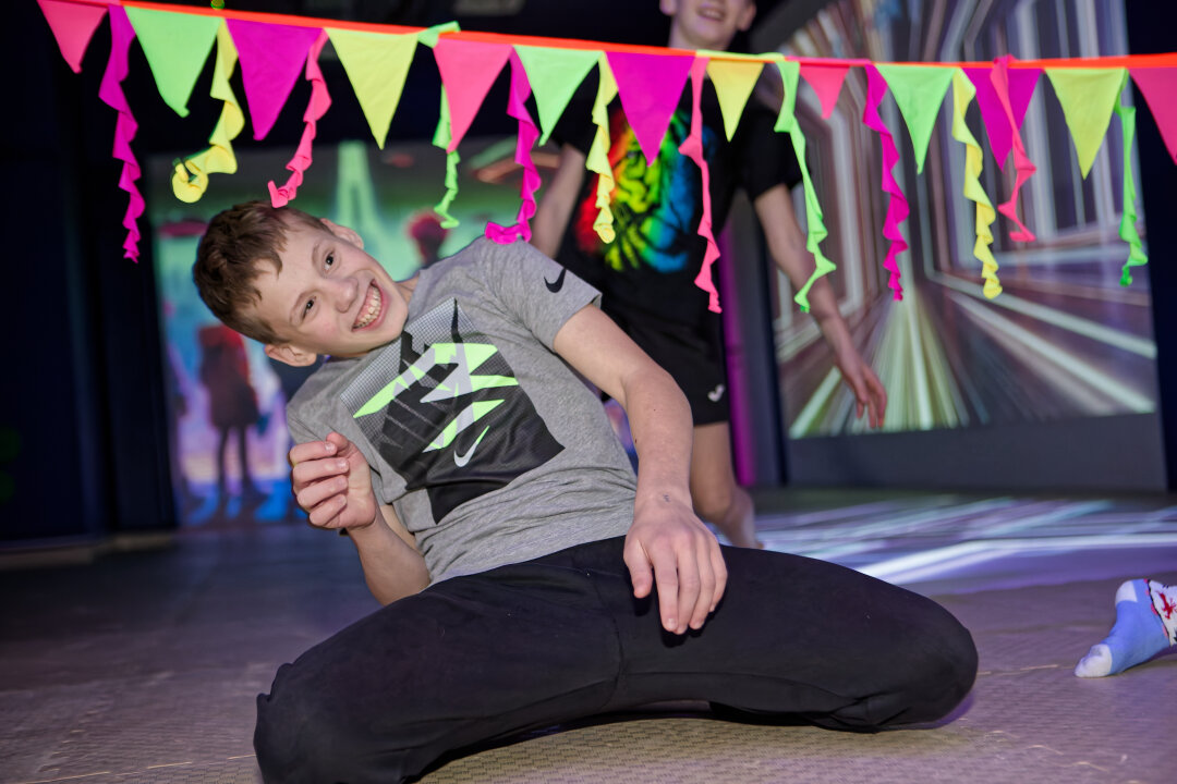 Дети встречаются с героями любимых историй: будь то мир единорогов или квест «Игра в кальмара»