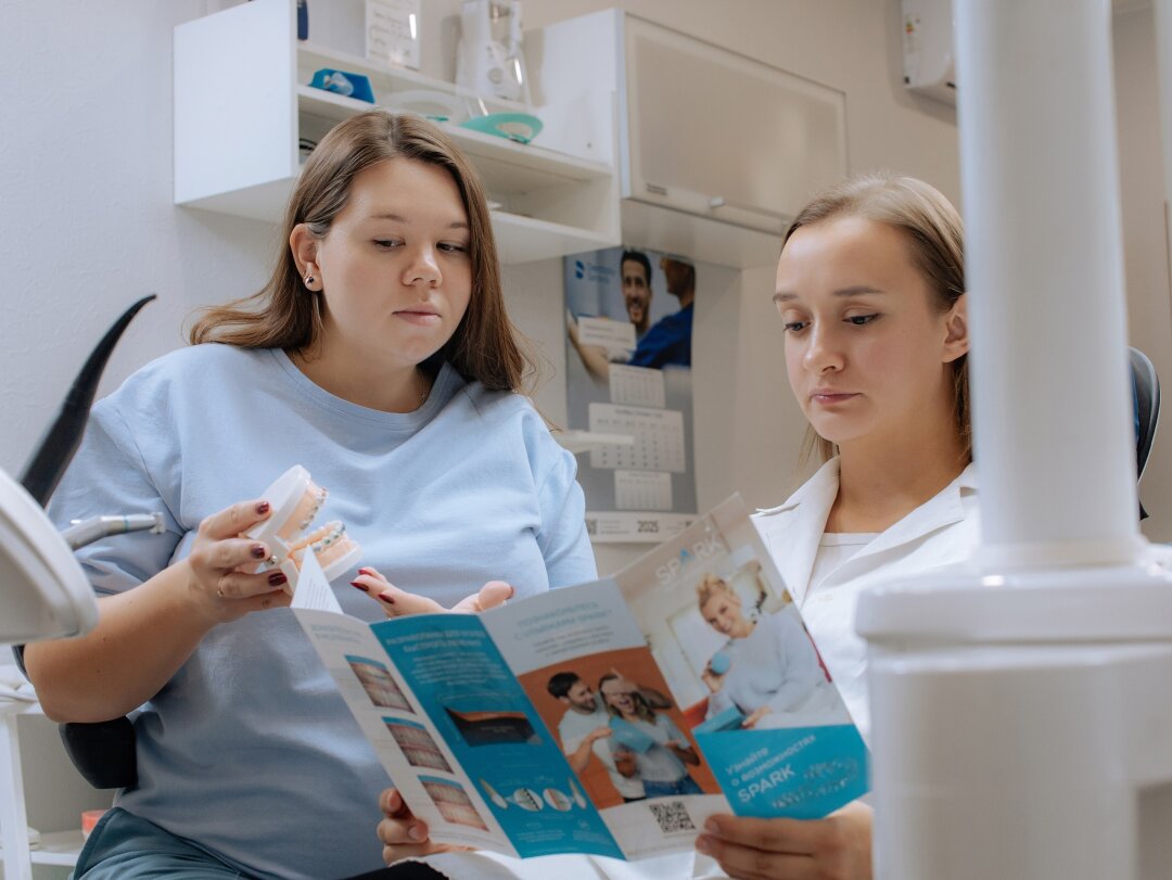 Очистить зубы от налета и камня быстро и безболезненно всего за 7000 рублей