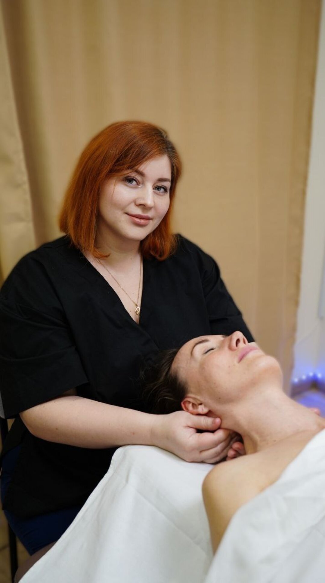 В PRO тело проводят бьюти-ритуалы с альгинатными масками, обертывание, пилинги, тейпирование и массажи