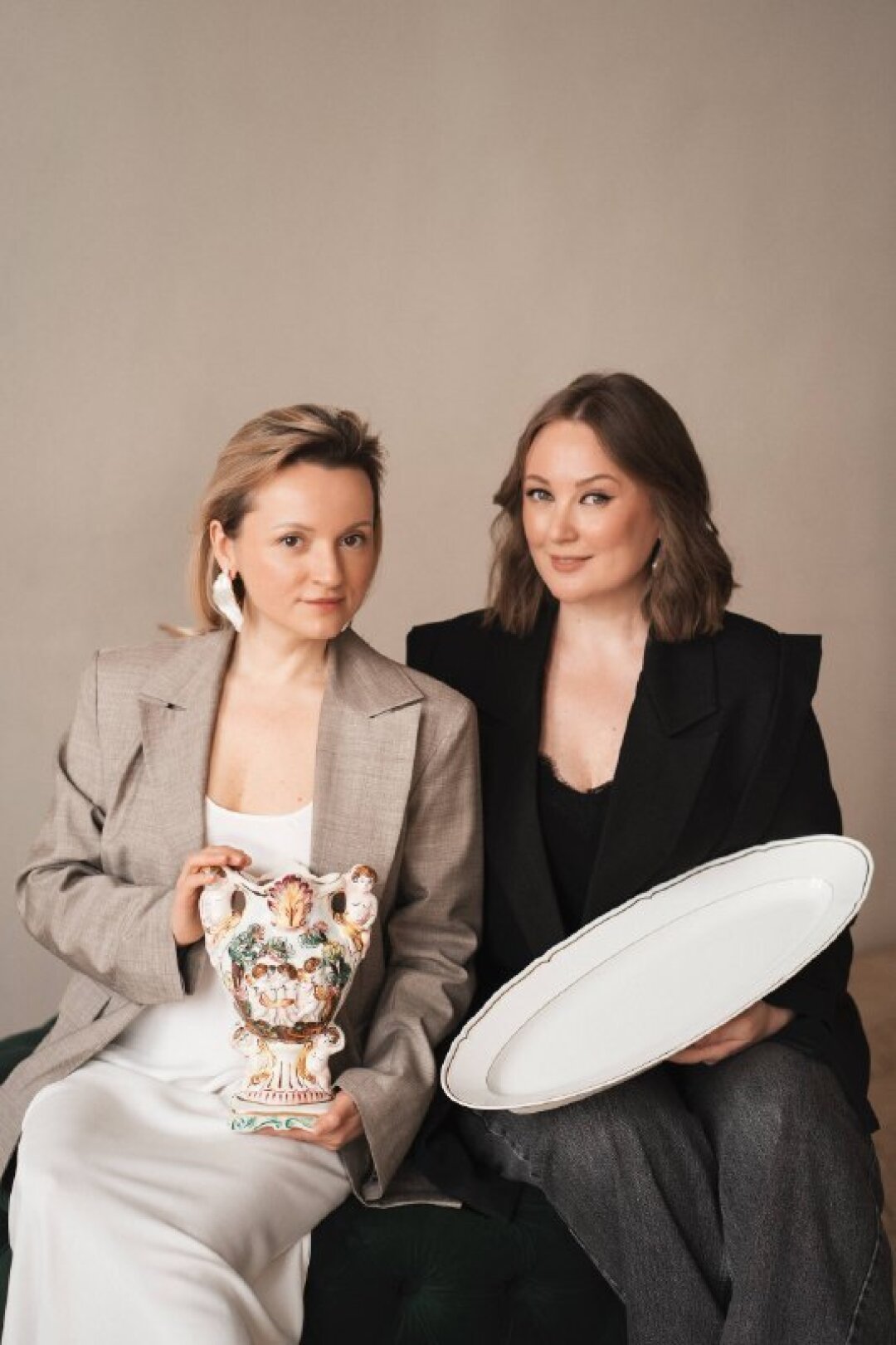 Анна Михайлова, дизайнер, основатель сообщества коллекционеров «Сервант» Элеонора Асочакова, специалист по сервировке и декорированию стола