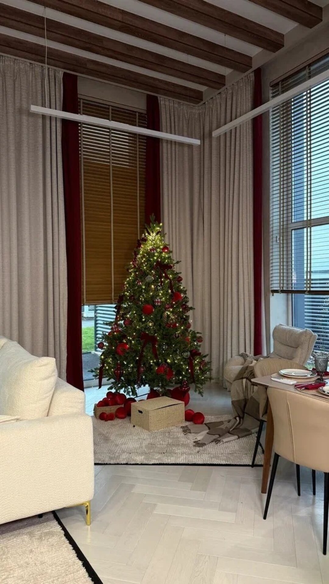 Гипсовые изделия, бордюры, полимеры и инженерную доску подобрали в AlfaRoom