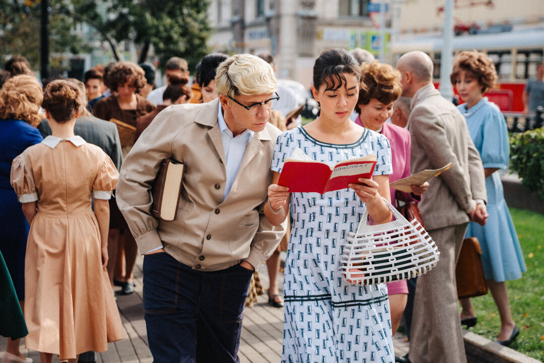 Кадр из фильма «Невероятные приключения Шурика»: в главных ролях Тимур Батрутдинов и Марина Кравец