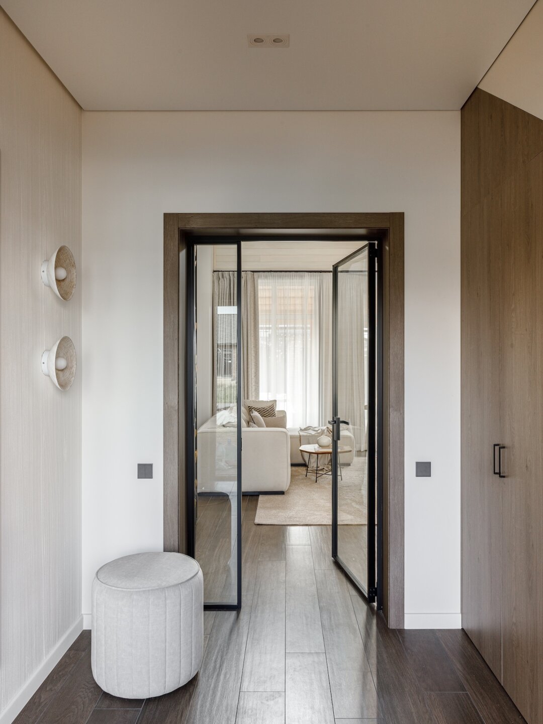 Дверь Profil Doors, модель 1AG с черным профилем. Проект Виктории Мусиной