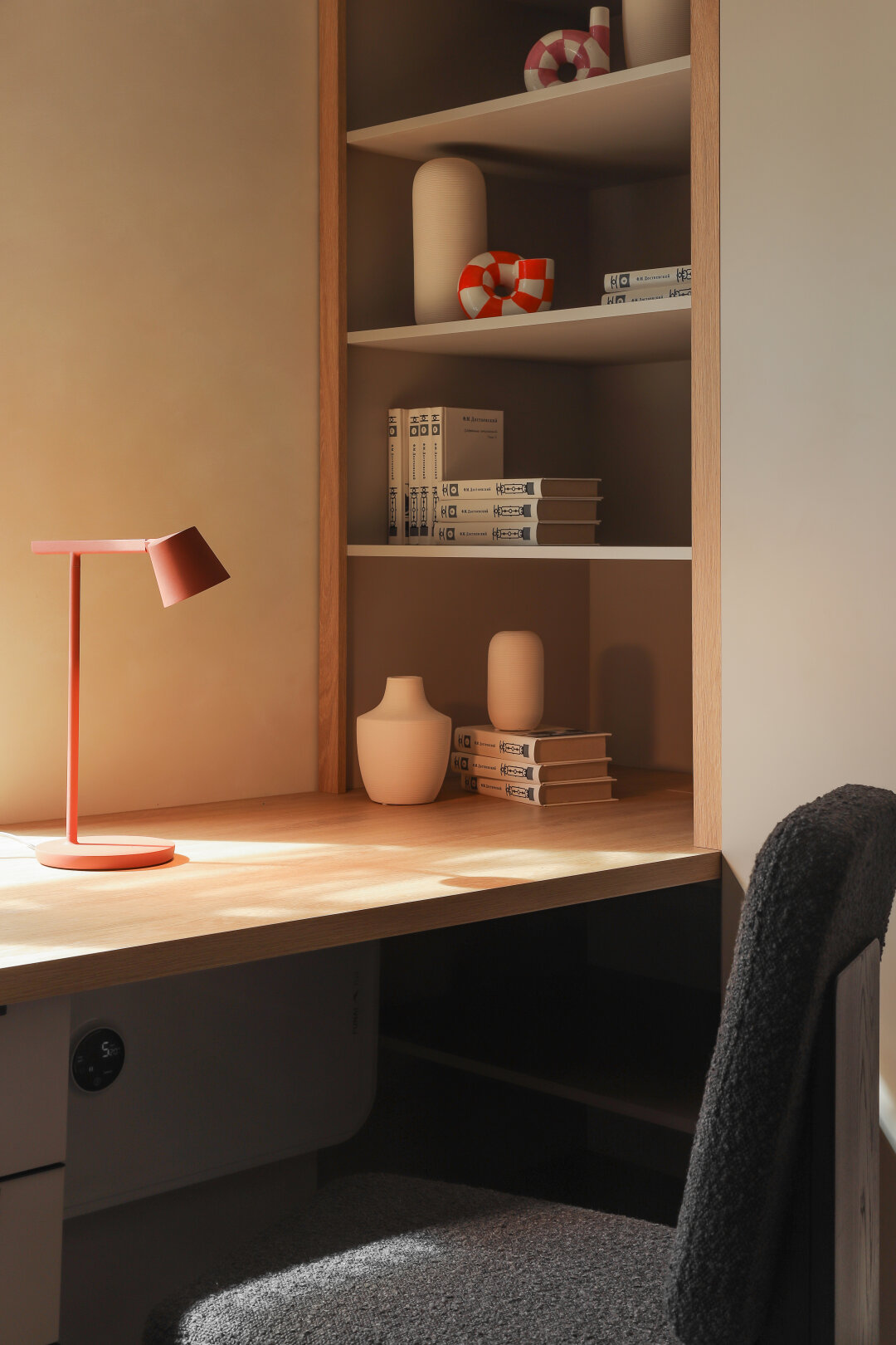 Штукатурку и краску для всего проекта заказали в салоне San Marco. Керамические панно от Милены Федотовой от Ann Art Project