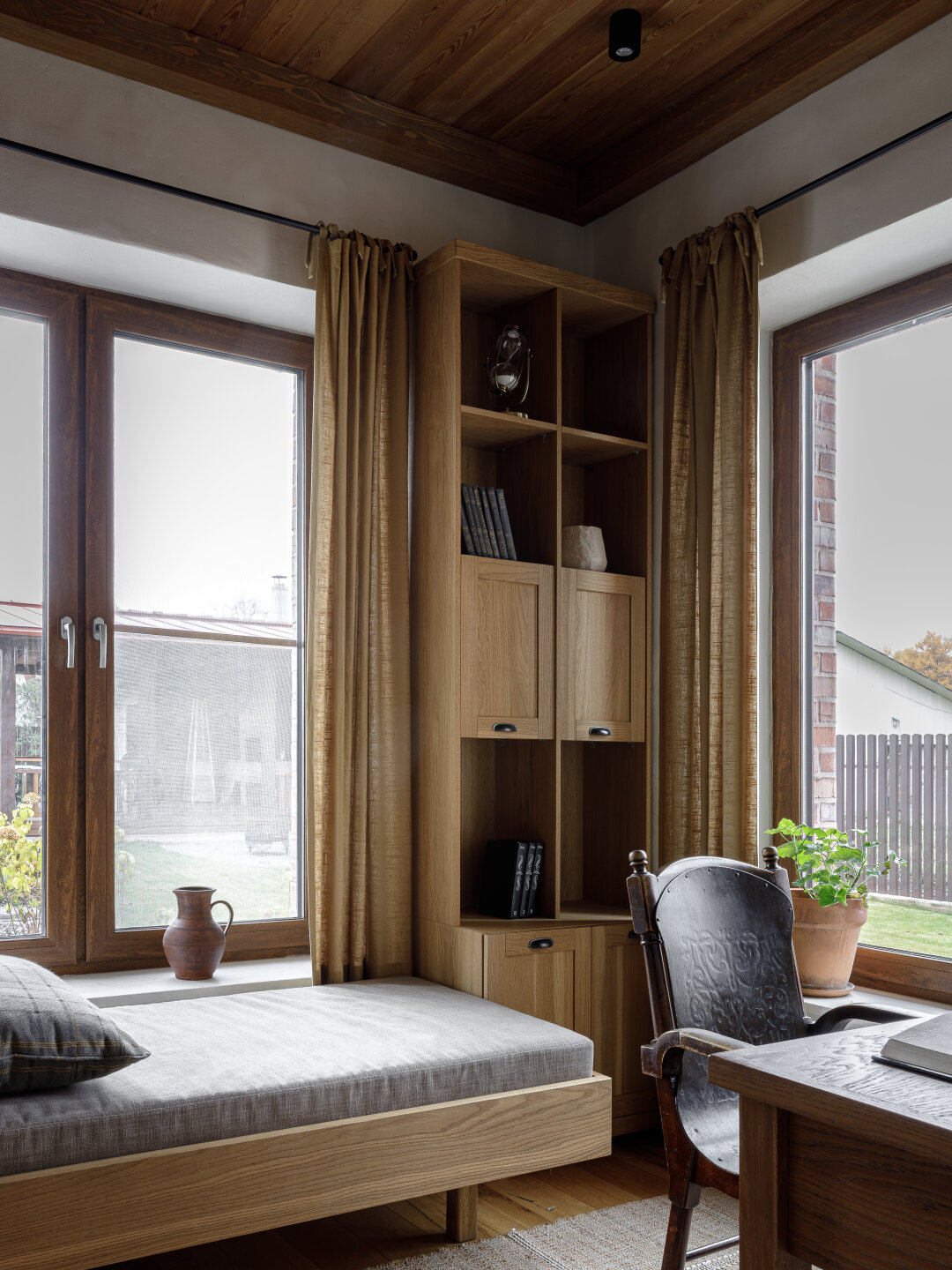 Сантехнику, напольное покрытие и керамогранит заказали в Hermitage, работу с потолками выполнили мастер Павел Бочкарев и его команда