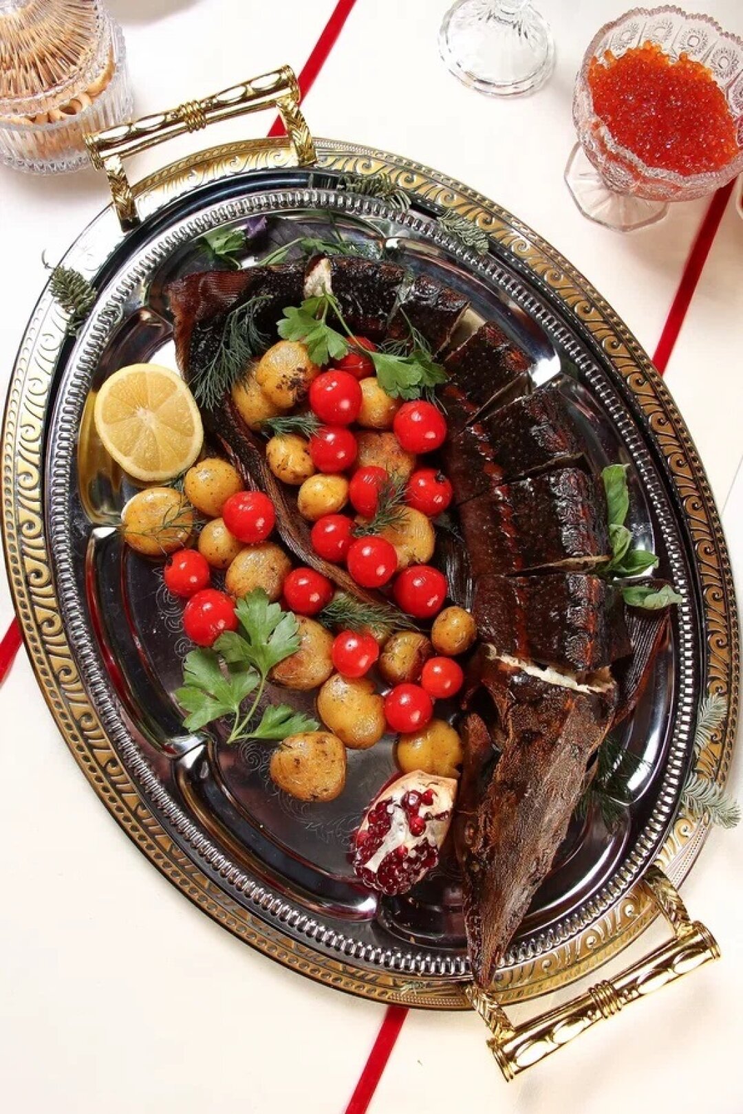 «Огородники» Доставка праздника от ресторана Марка Лапина! Оливье с докторской колбасой, телячьим языком или копчёной форелью, селёдка под шубой из