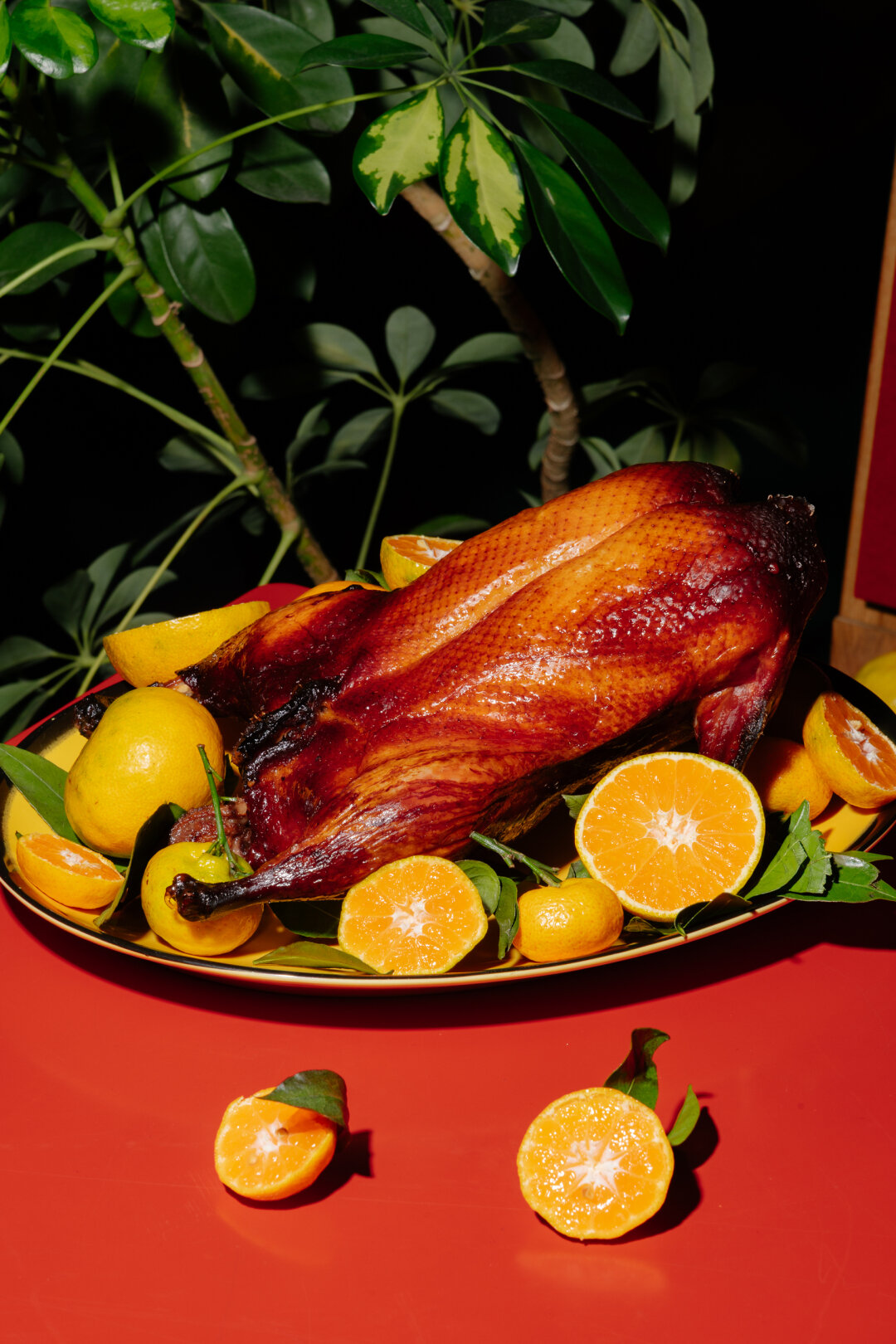 Pong Утка по-гонконгски уже летит на ваш и наш новогодний стол. Шеф-повар Павел Митрофанский готовит это блюдо почти двое суток: сначала промывает