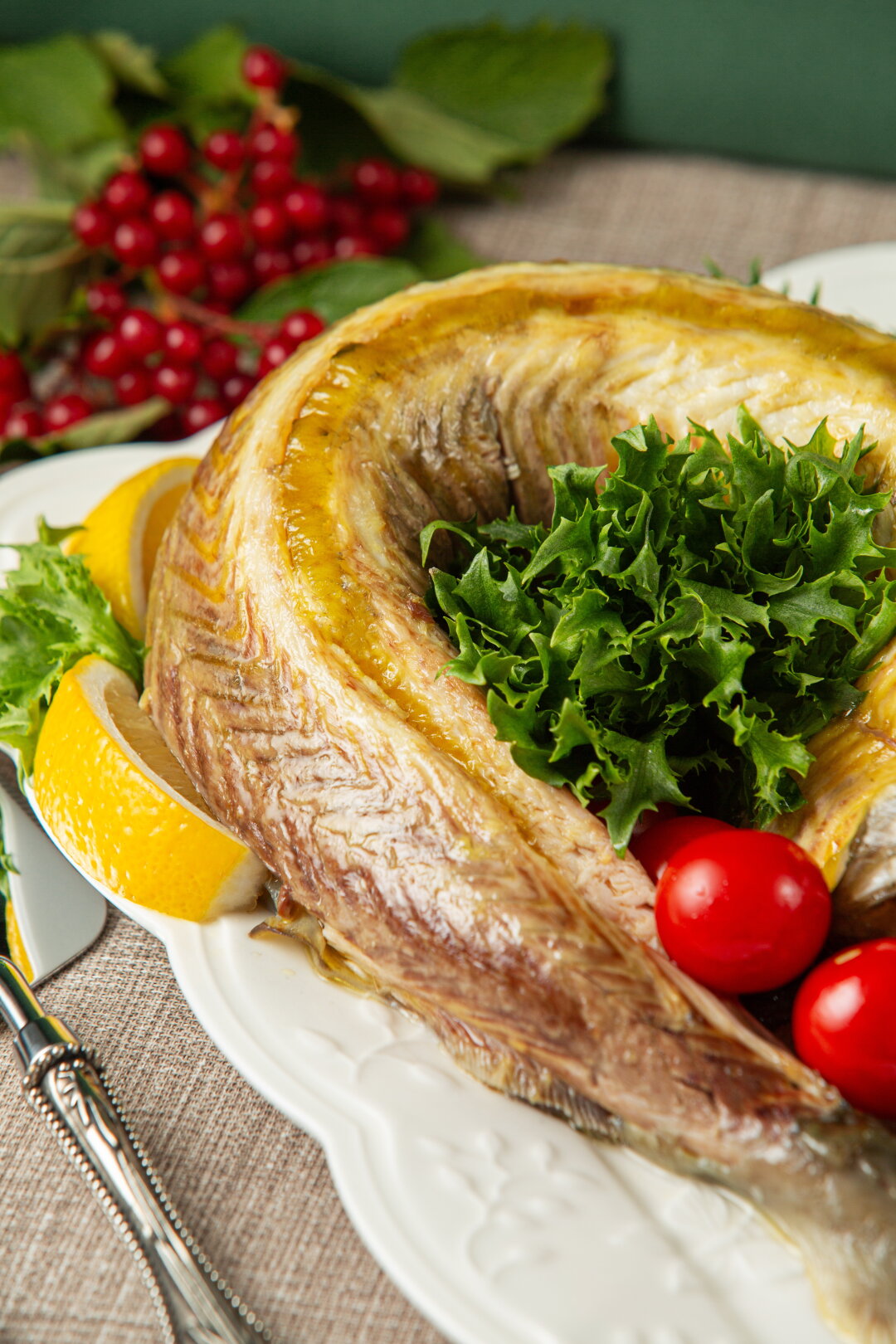 «Шаляпин» Хлебосолье — барское, обхождение — аристократичное, меню новогодней доставки — обширное! И в нем каждый найдёт своё (и много!): печёночный