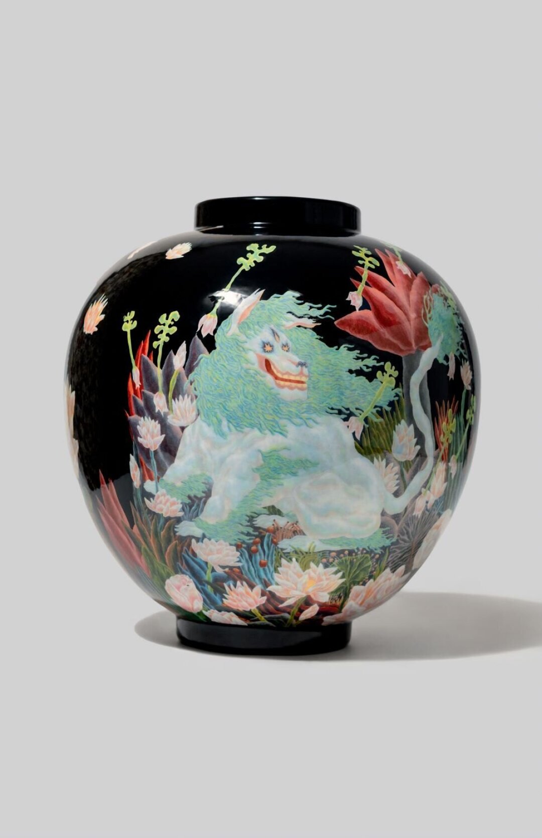 Ваза SAMPLE х Вика Когай «Лев и стрелы», 25 000 руб.