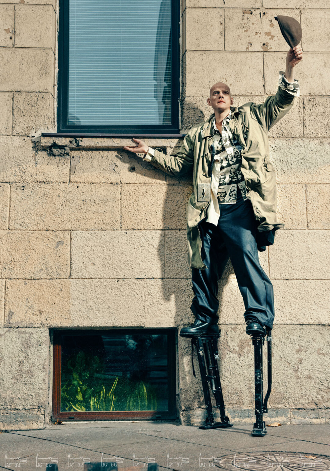 На Юрии: рубашка HERESY (Studio Slow), брюки USHATAVA