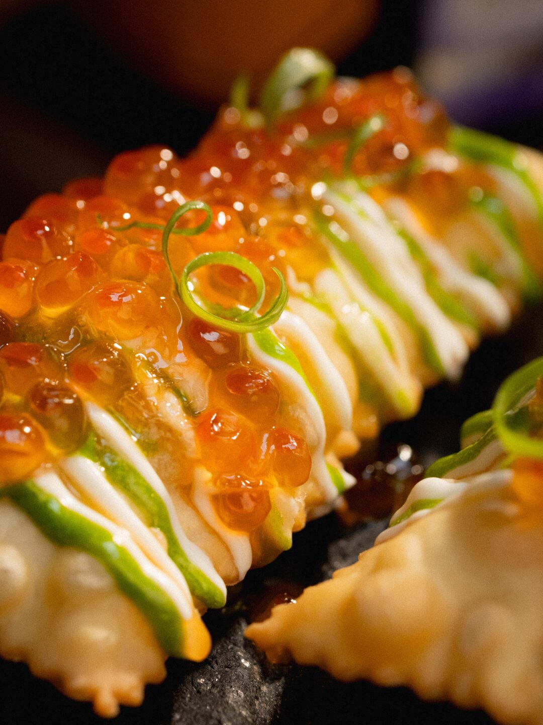 Теплые пирожки с картофелем и красной икрой в «One Гоги»