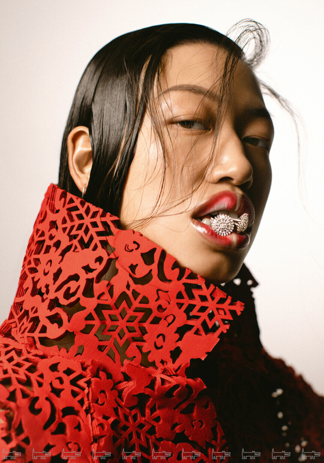 На Сиу Нгуен: кольца MIUZ DIAMONDS, жакет KAPÉL’