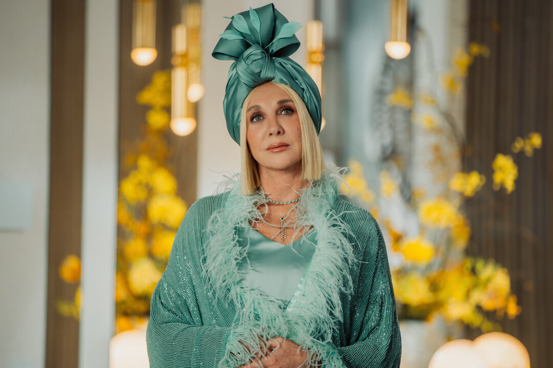 Елена Яковлева в роли Риммы в кольце, ожерелье и колье Casato (всё из Mercury)