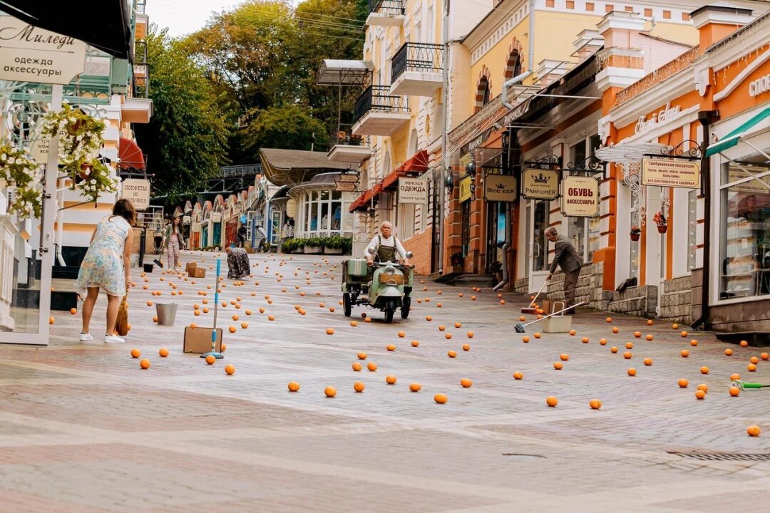 Сергей Гармаш в роли Гены на съемках «Чебурашки»