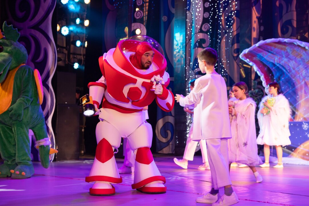 Шоу «Новый год в стране игрушек»