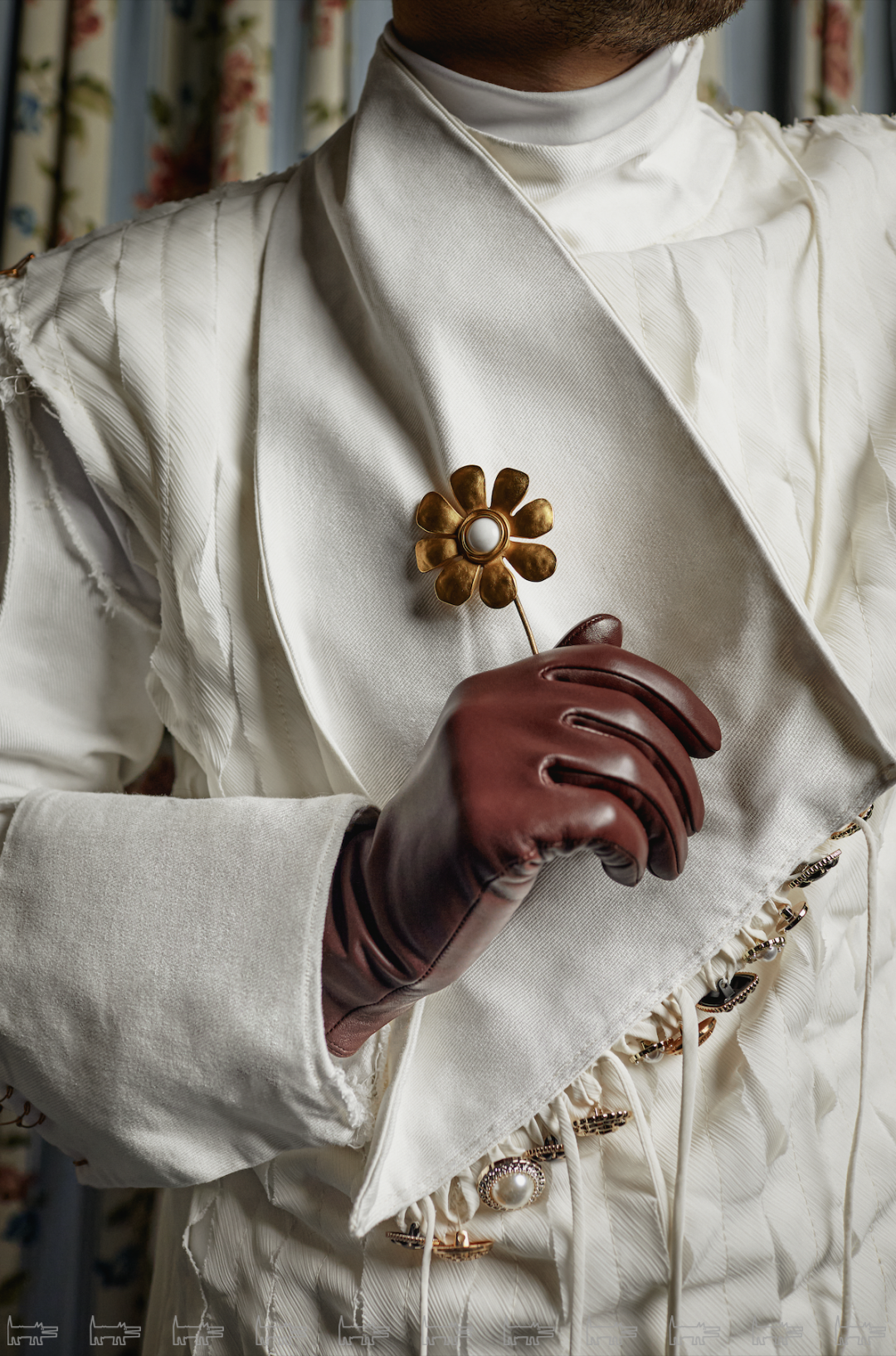 На Анатоле: брошь KARL LAGERFELD VINTAGE