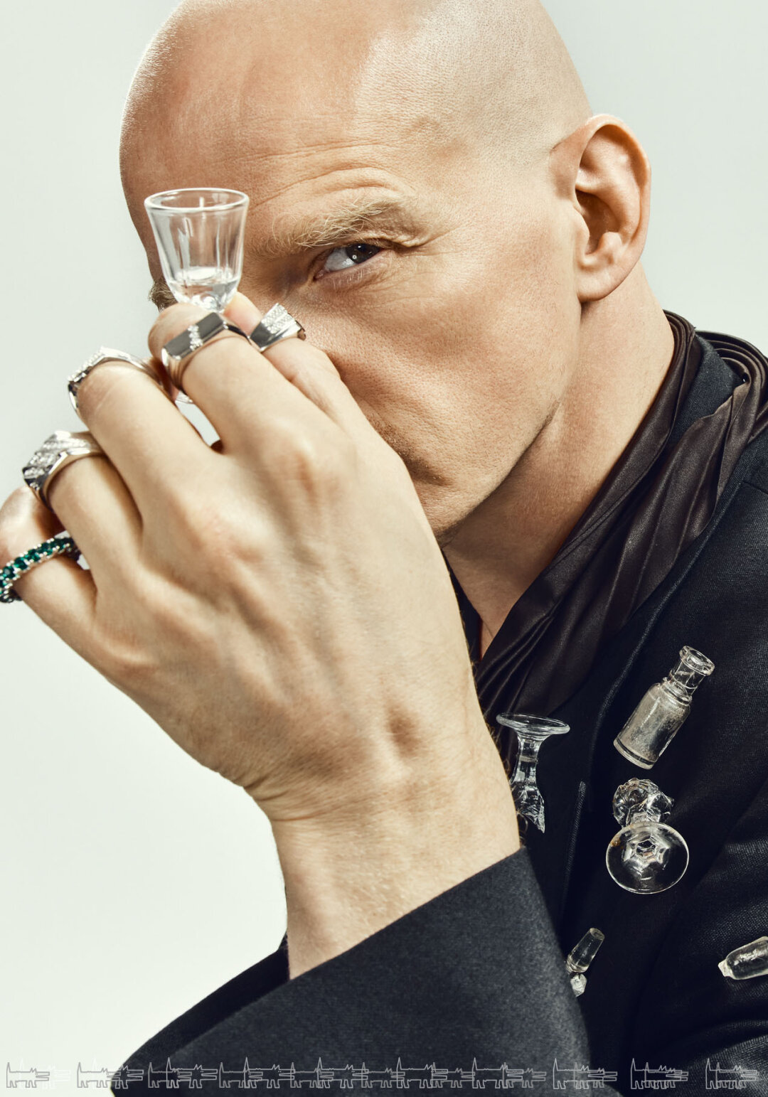 На Юрии: кольца Millennium и кольцо Fit Eternity Ring MIUZ DIAMONDS