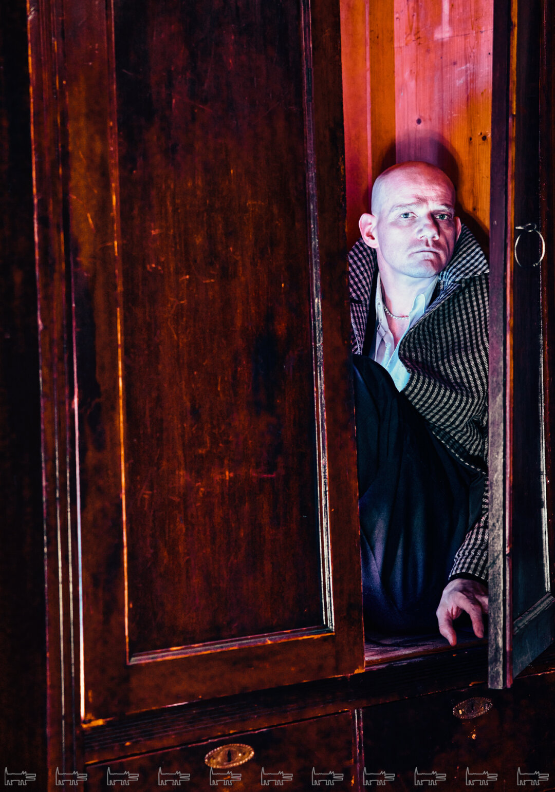 На Юрии: колье Millennium MIUZ DIAMONDS, пальто HEVO (ДЛТ), рубашка ANN DEMEULEMEESTER (ДЛТ), брюки ÉTUDES (Studio Slow)