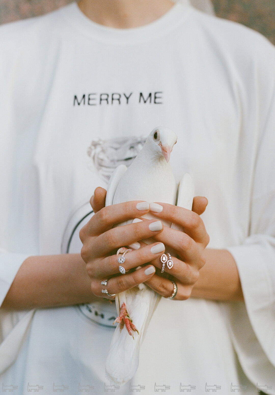 На Марии: кольца MERCURY, футболка USHATAVA