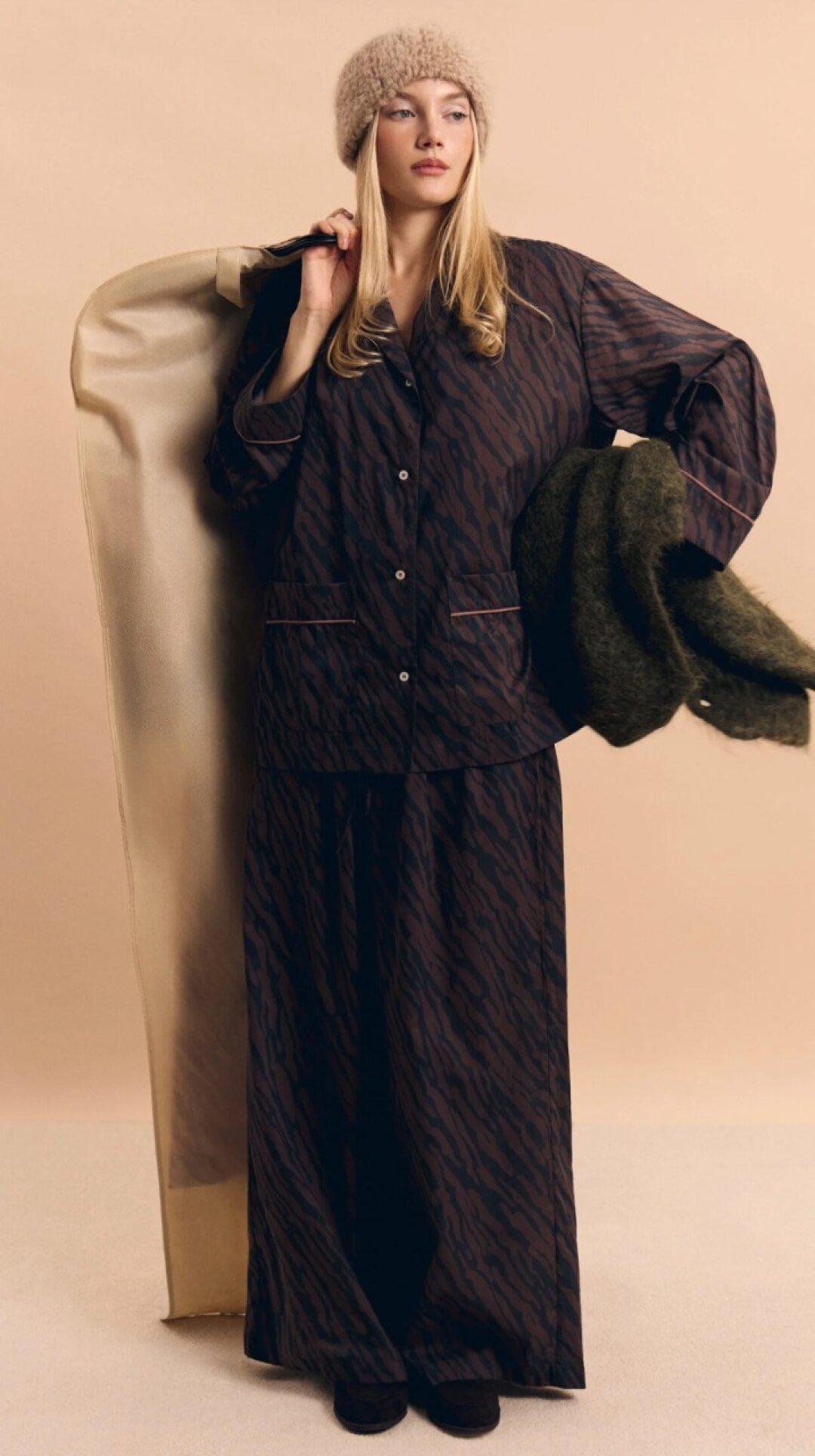 Пижама Any Wowzers, 25 000 руб. Если ваша лошадь 2026 года — это зебра, то смело забирайте полосатую пижаму Any Wowzers