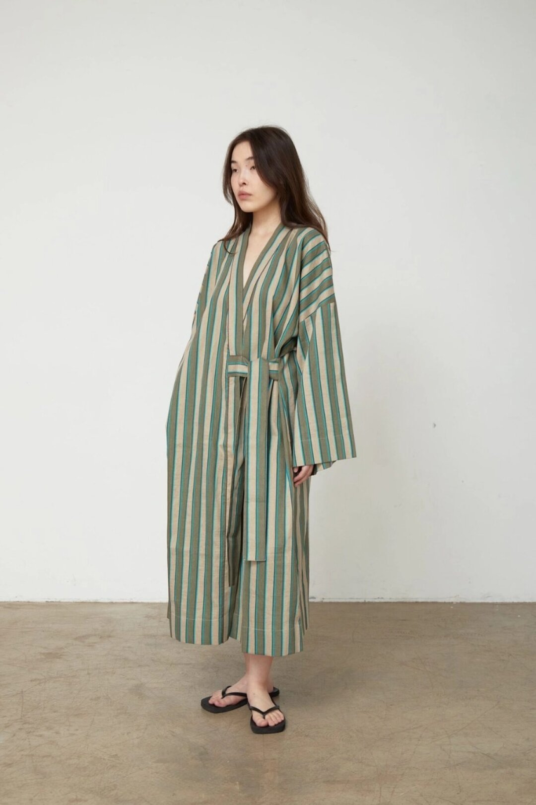 Кимоно «Остров имени тебя», 17 500 руб. На волне востокомании следом за шароварами забираем в коллекцию полосатое кимоно «Остров имени тебя» (на ура