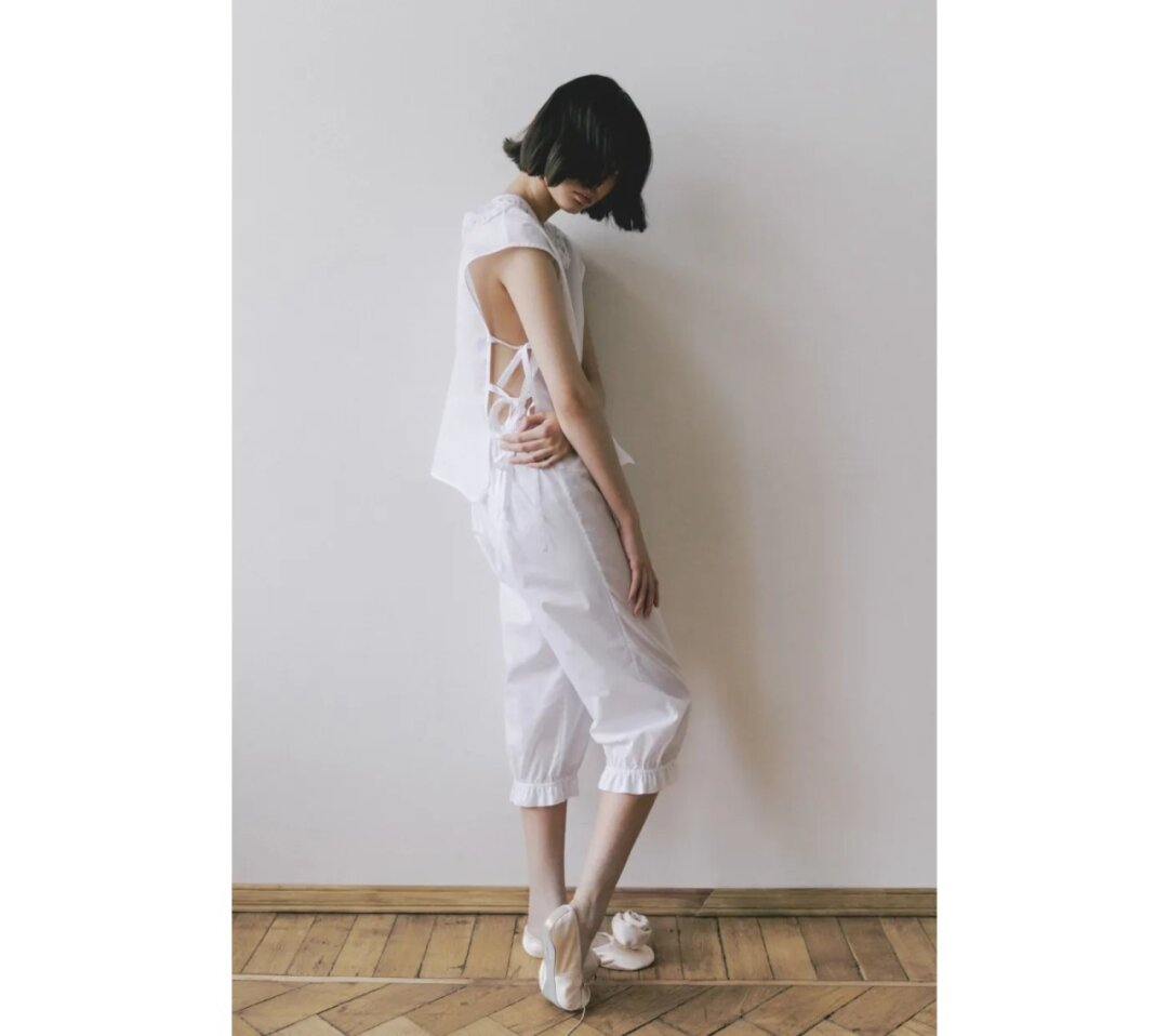 Костюм Maison, 14 900 руб. Сначала ретропанталоны приручила худрук Chloe Чемена Камали, замиксовав их с прозрачными топами на тонких бретелях и