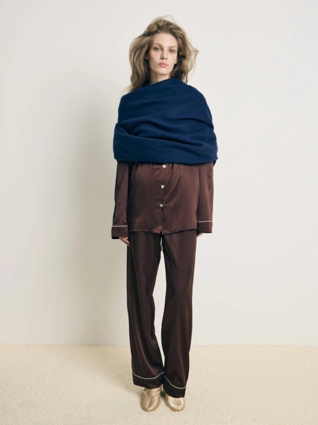 Рубашка Primrose, 14 900 руб. В точно такой же пижаме на улицах Нью-Йорка была замечена Сара Джессика Паркер во время съемок «И просто так» — по