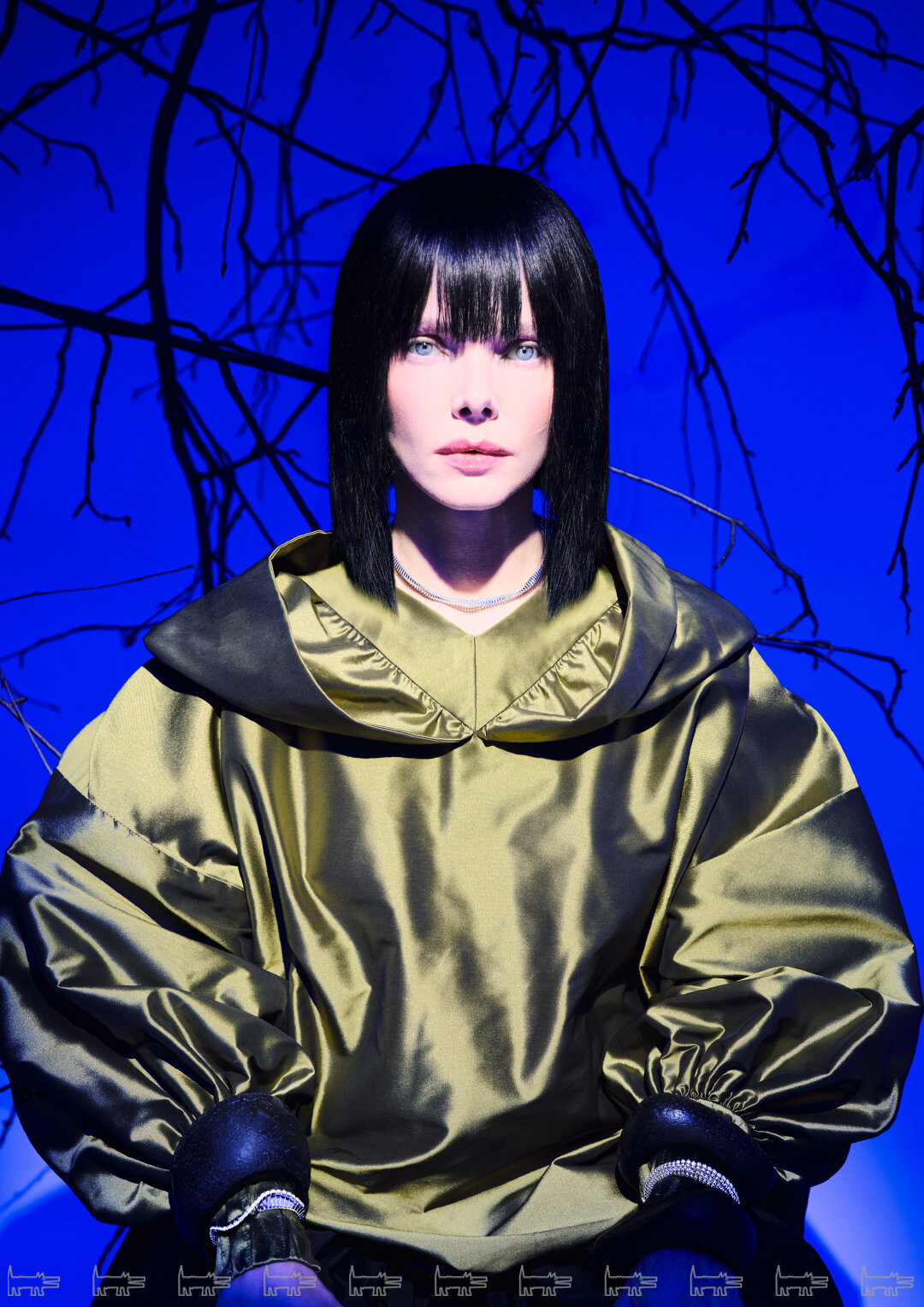 На Елизавете: колье и браслеты FERRIFIRENZE (Mercury), платье TOPAZA PELLA, черные браслеты KOOKOOZI