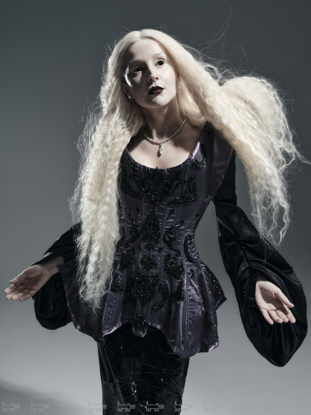 На Ольге: колье c бриллиантами из коллекции Millennium Premium MIUZ DIAMONDS, кольцо с бриллиантами из коллекции Millennium MIUZ DIAMONDS, корсет EVA