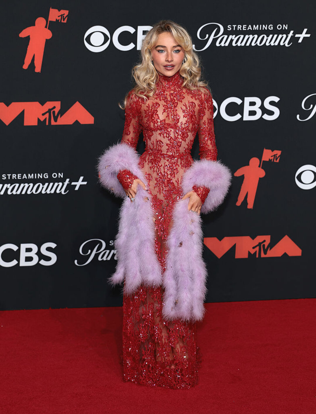 Сабрина Карпентер в Valentino на церемонии вручения премии MTV Video Music Awards