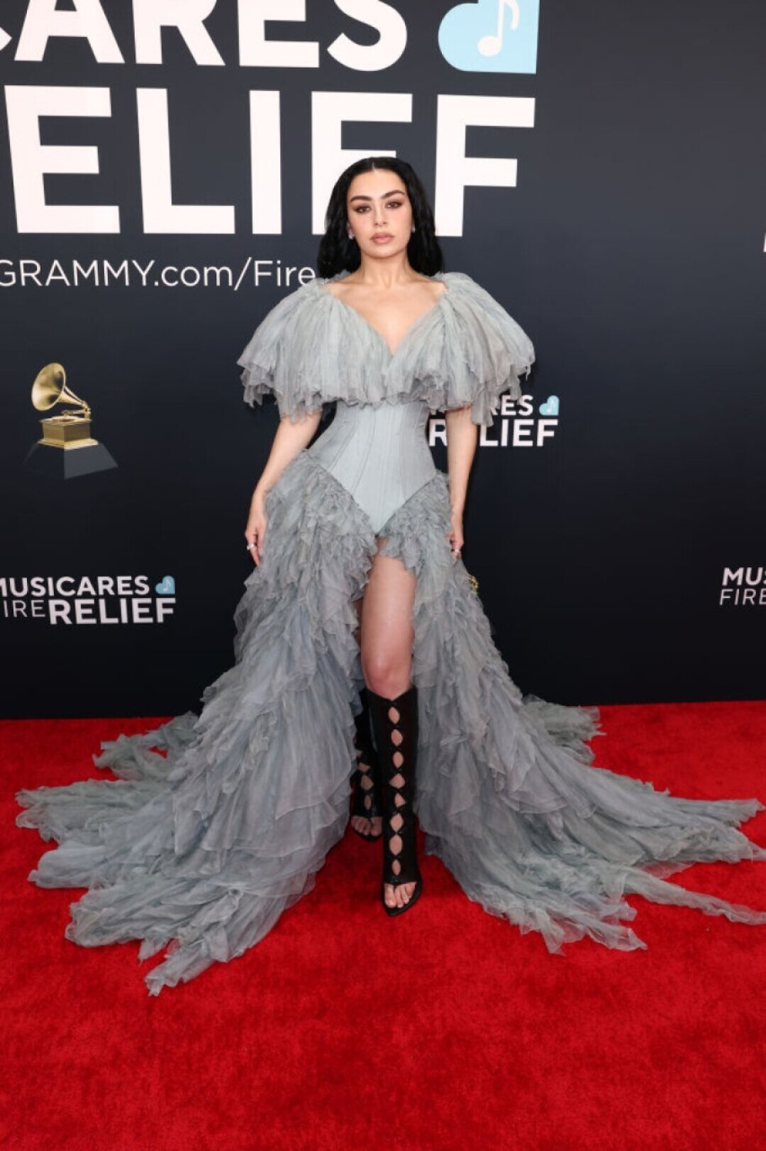 Charli XCX в Jean Paul Gaultier на церемонии вручения премии «Грэмми»