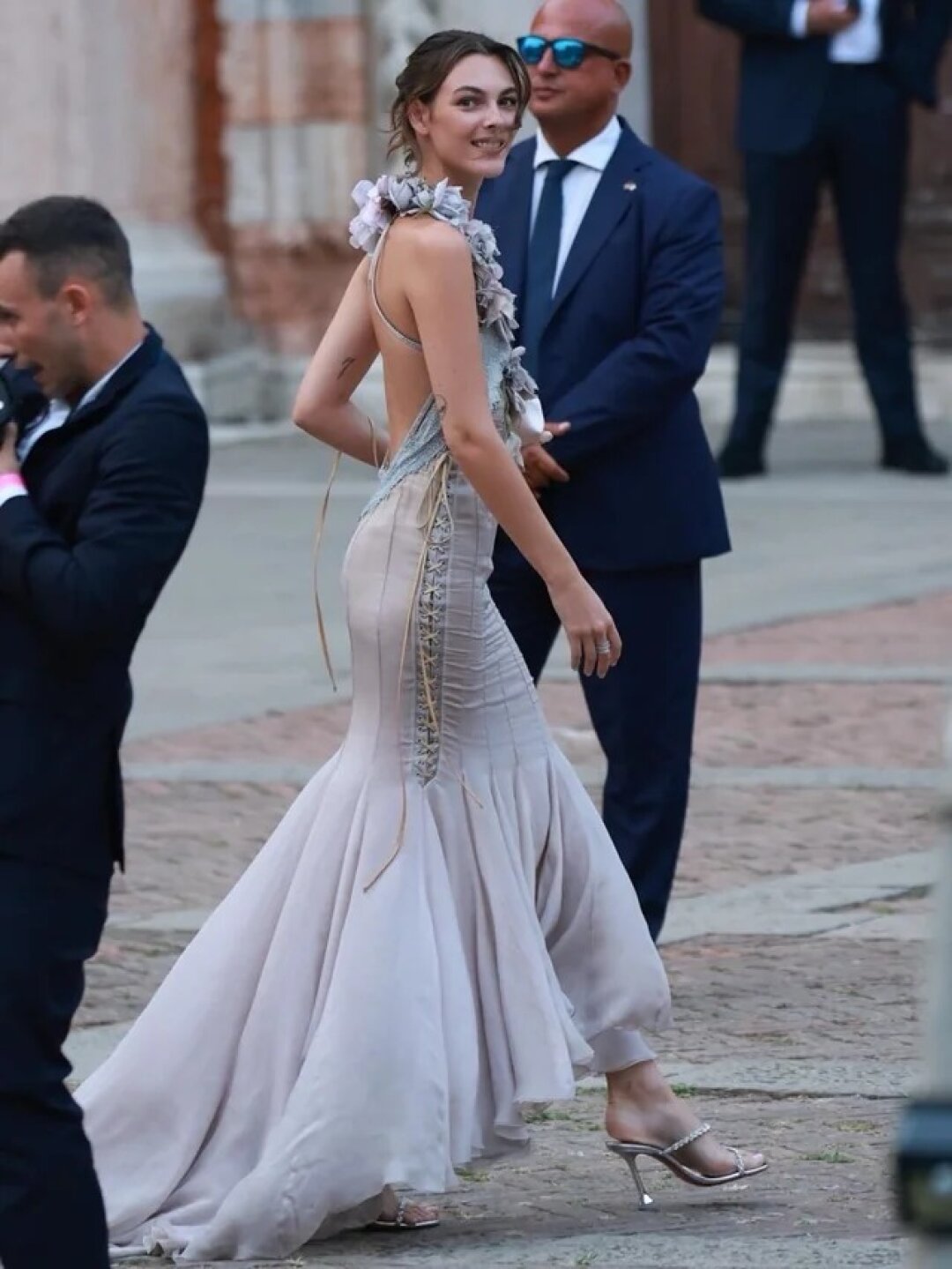 Виттория Черетти в винтажном Dolce & Gabbana на свадьбе Джеффа Безоса и Лорен Санчес