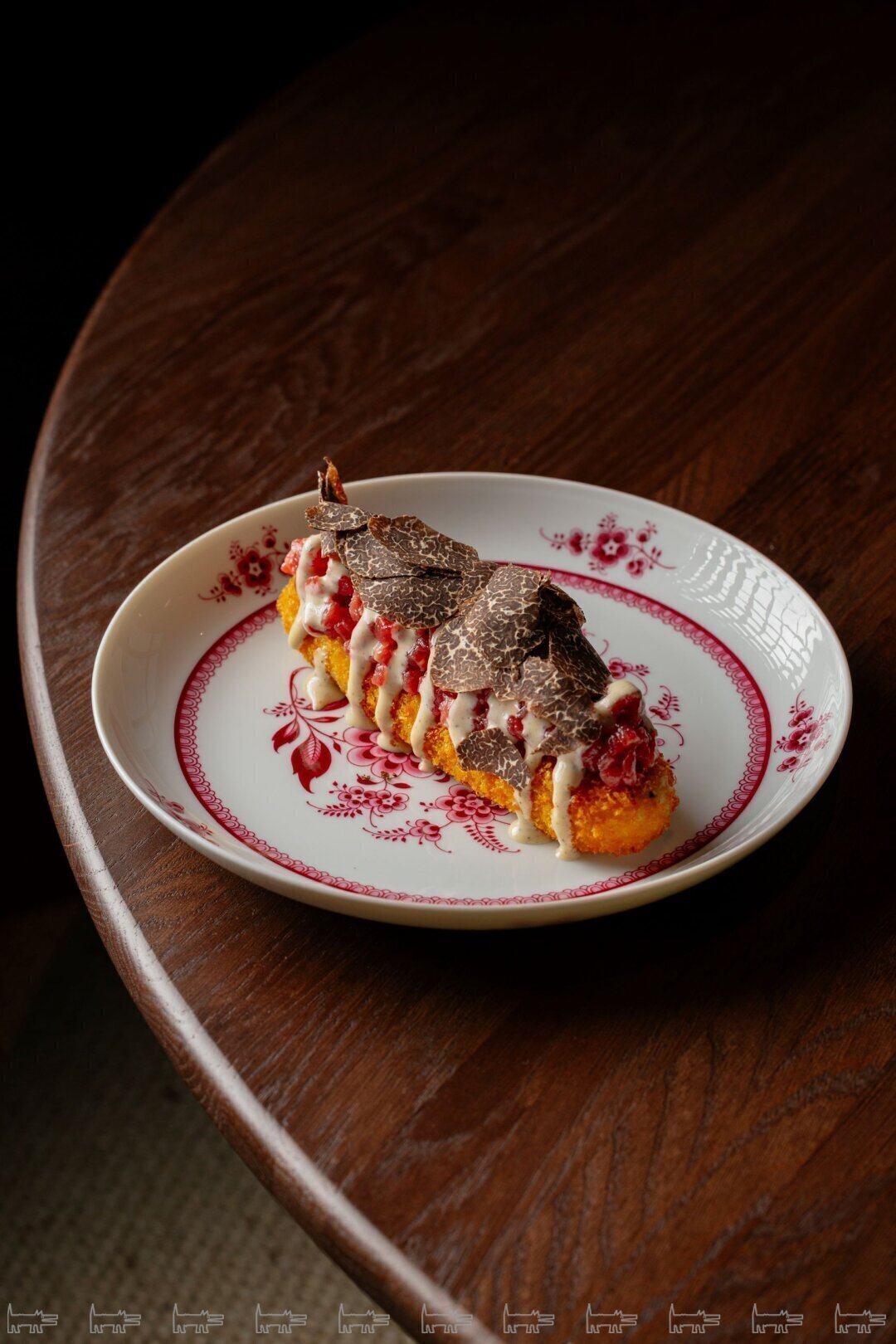 Reborn В ДНК нового ресторана Дмитрия Блинова и Рената Маликова — мясо: от шатобриана и ребра бычка до курицы в корейском барбекю и слоеного пирога из