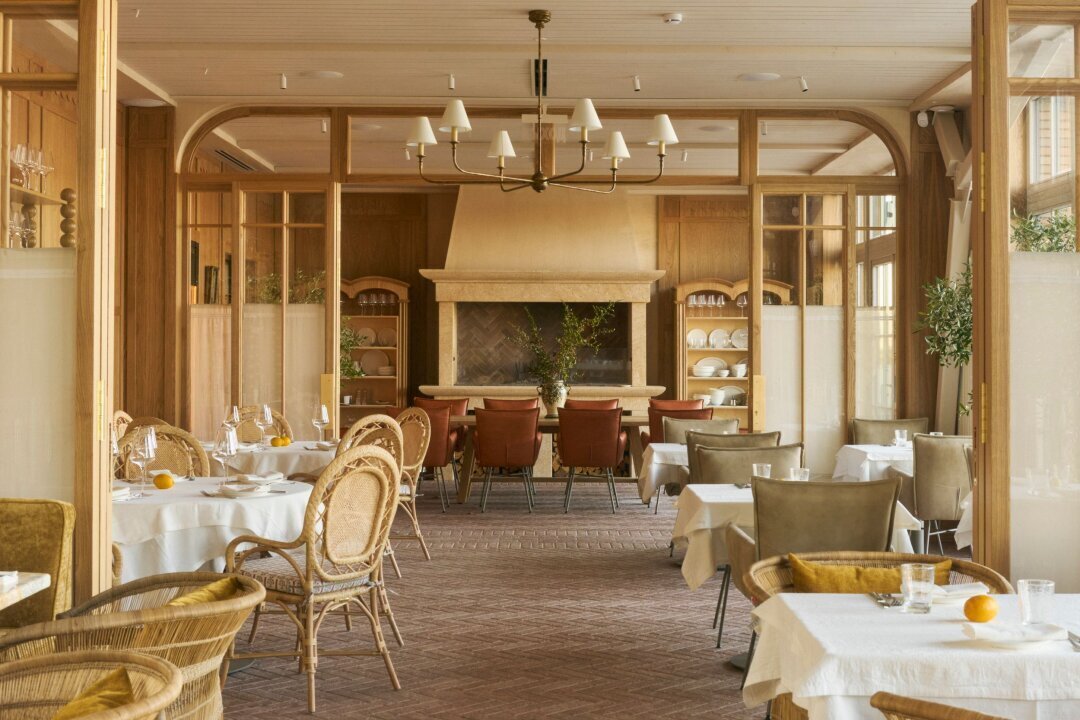 «Лодочная станция» Претендент на главное открытие года! Ресторатор Наталья Цыпленко с партнерами открыла видовой ресторан на воде — там, где когда-то