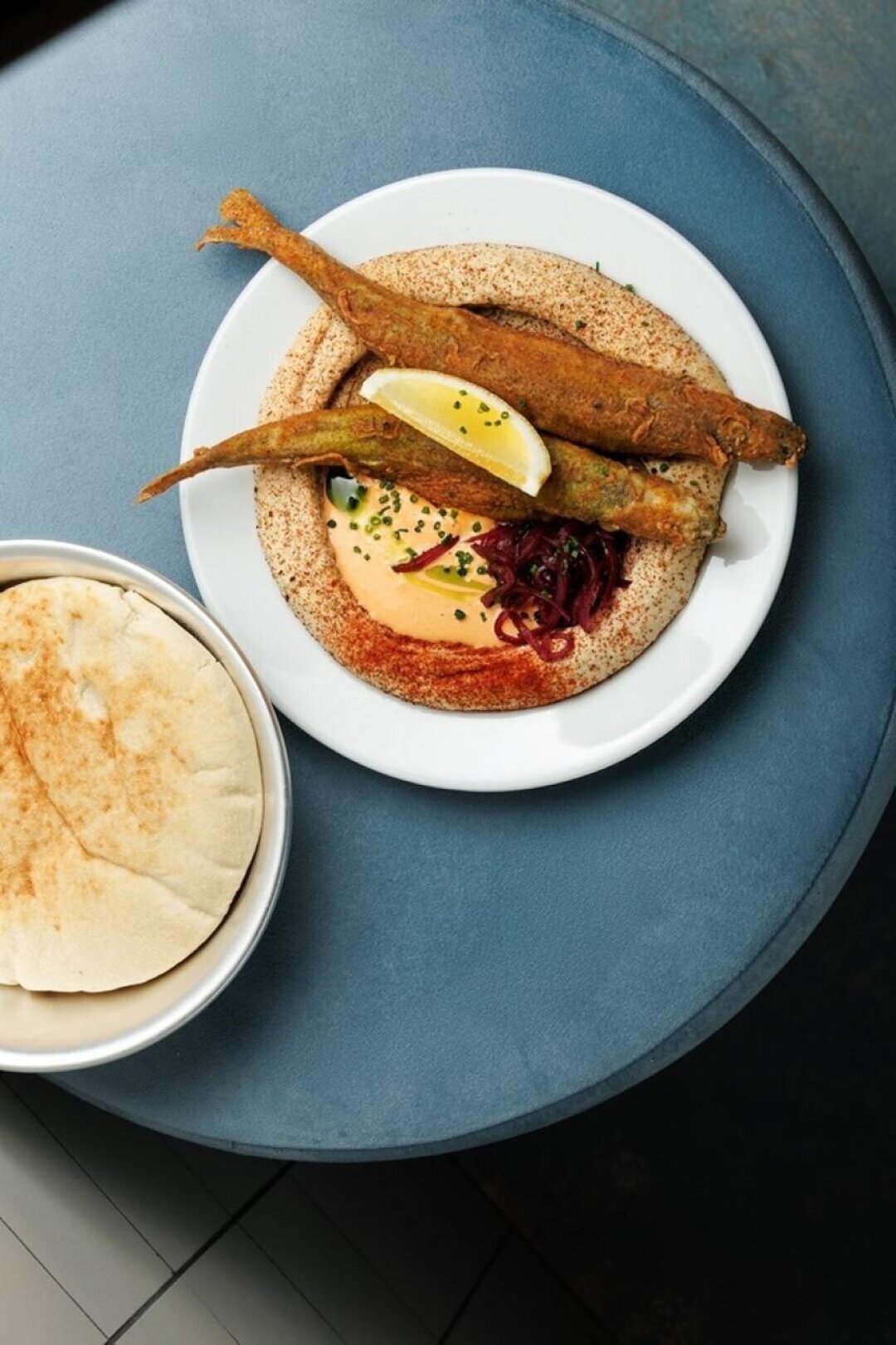 Dizengof/99 Обожаемое москвичами (уже 10 лет!) израильское кафе добралось и до наших широт. Для Dizengof/99 в Басковом переулке был придуман