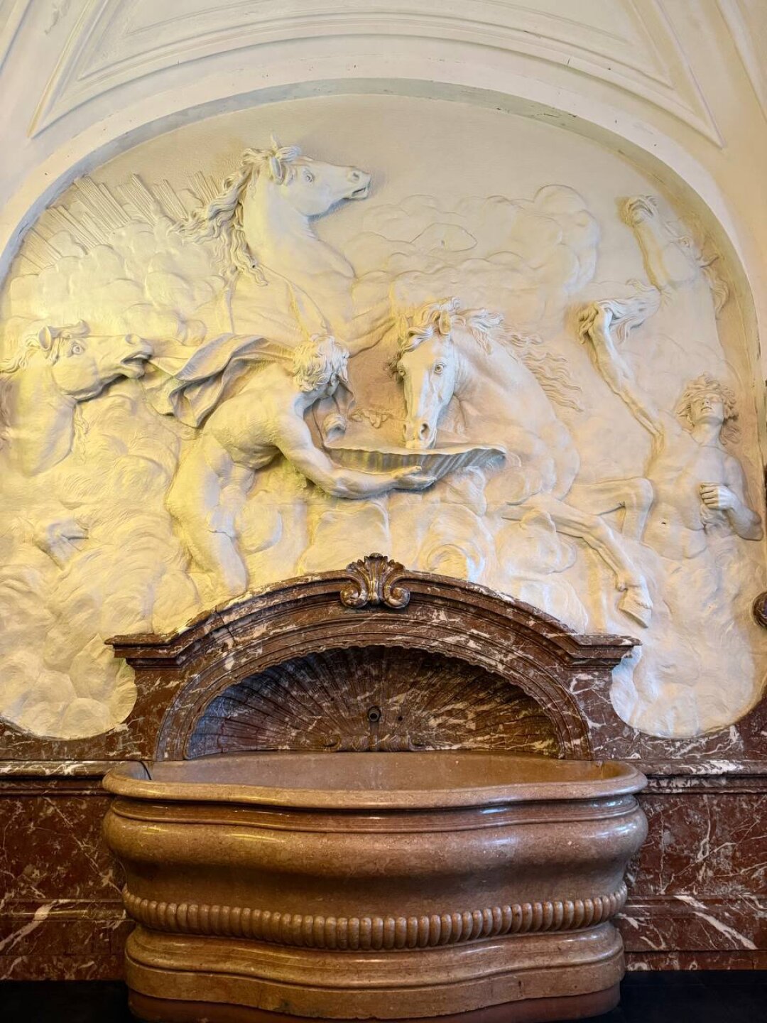 «Документалист» Это красиво! В парадном холле студии Лендок теперь работает кафе «Документалист» (дело рук гастропродюсера Артема Балаева и шеф-повара