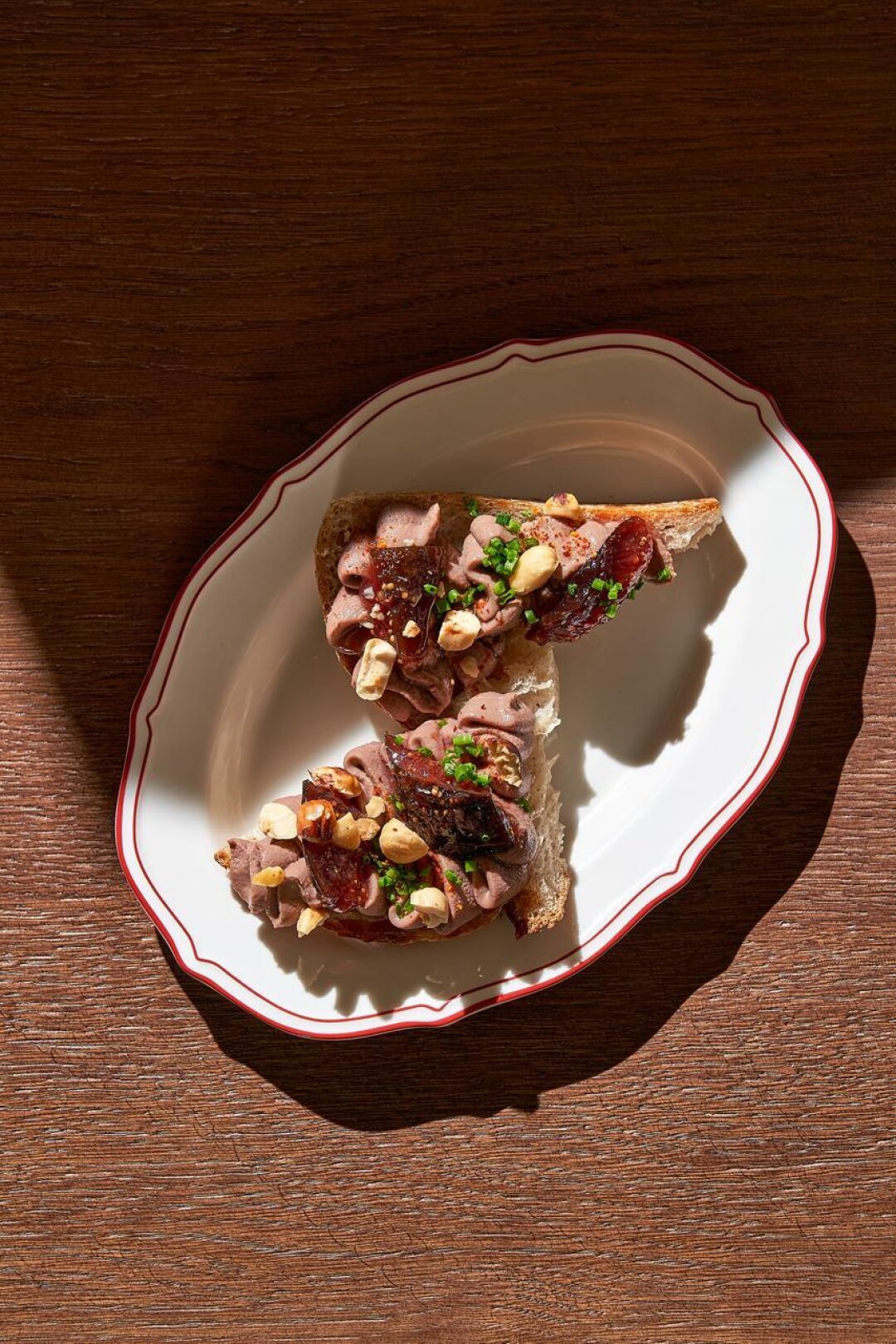 Au Delà Самое свежее открытие, но уже горячая рекомендация! На Петроградской стороне появилась кафе-кондитерская Au Delà от шеф-кондитера Елены