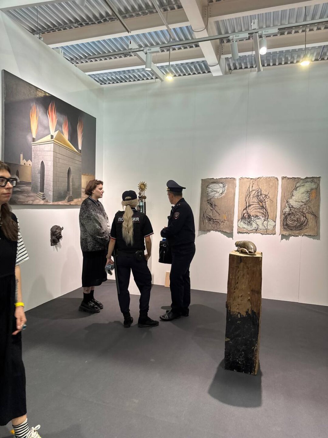 Стенд галереи Luda на Cosmoscow