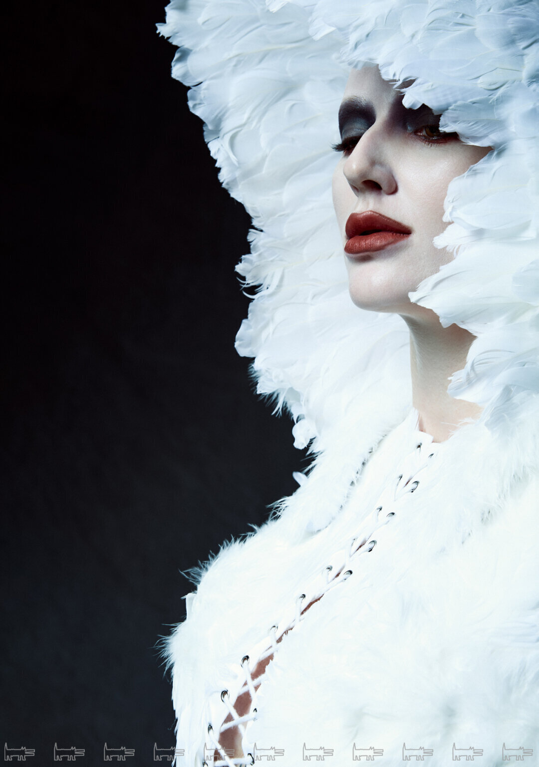 На Вике: корсет и юбка с головным убором ИЛЬЯ МИГМУН