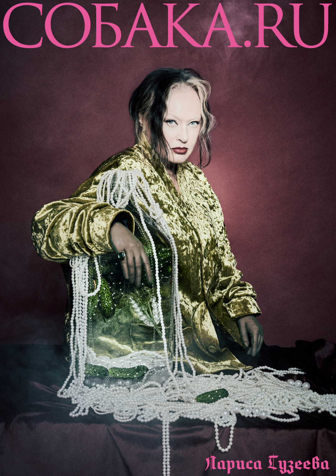 На Ларисе: кольцо и серьги PARURE ATELIER, жакет ROGOV