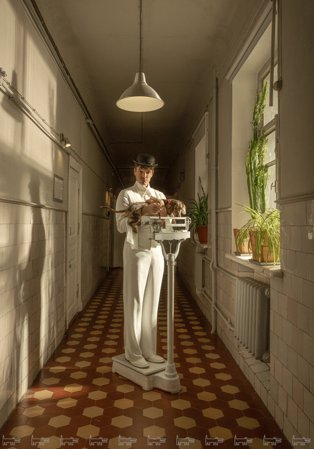 На Максиме: сорочка и комбинезон HOUSE OF LEO, обувь PANTANETTI (No One)