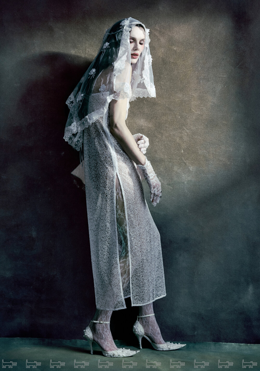 На Марии: кольца MIUZ DIAMONDS, фата, перчатки и колготки CREATIVE KONTORA, платье SUBBOTA